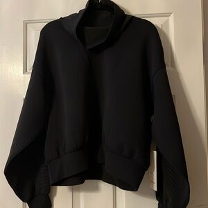 NWT Lululemon Flourish Pullover